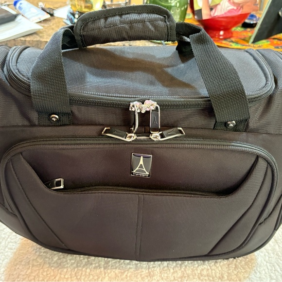 TRAVELPRO Black Maxlite 5 Soft Tote - Picture 10 of 12